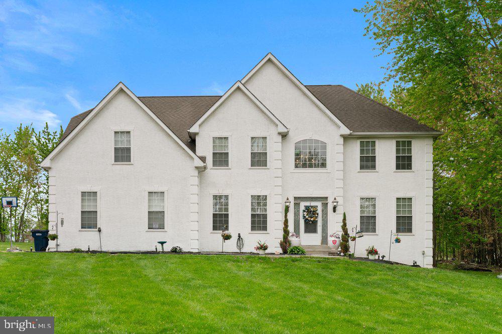 32 MEADOW LN