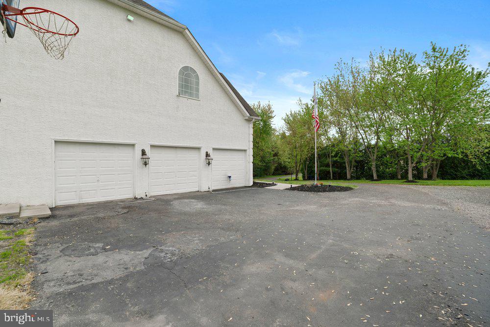 32 Meadow Ln Property Photo 7