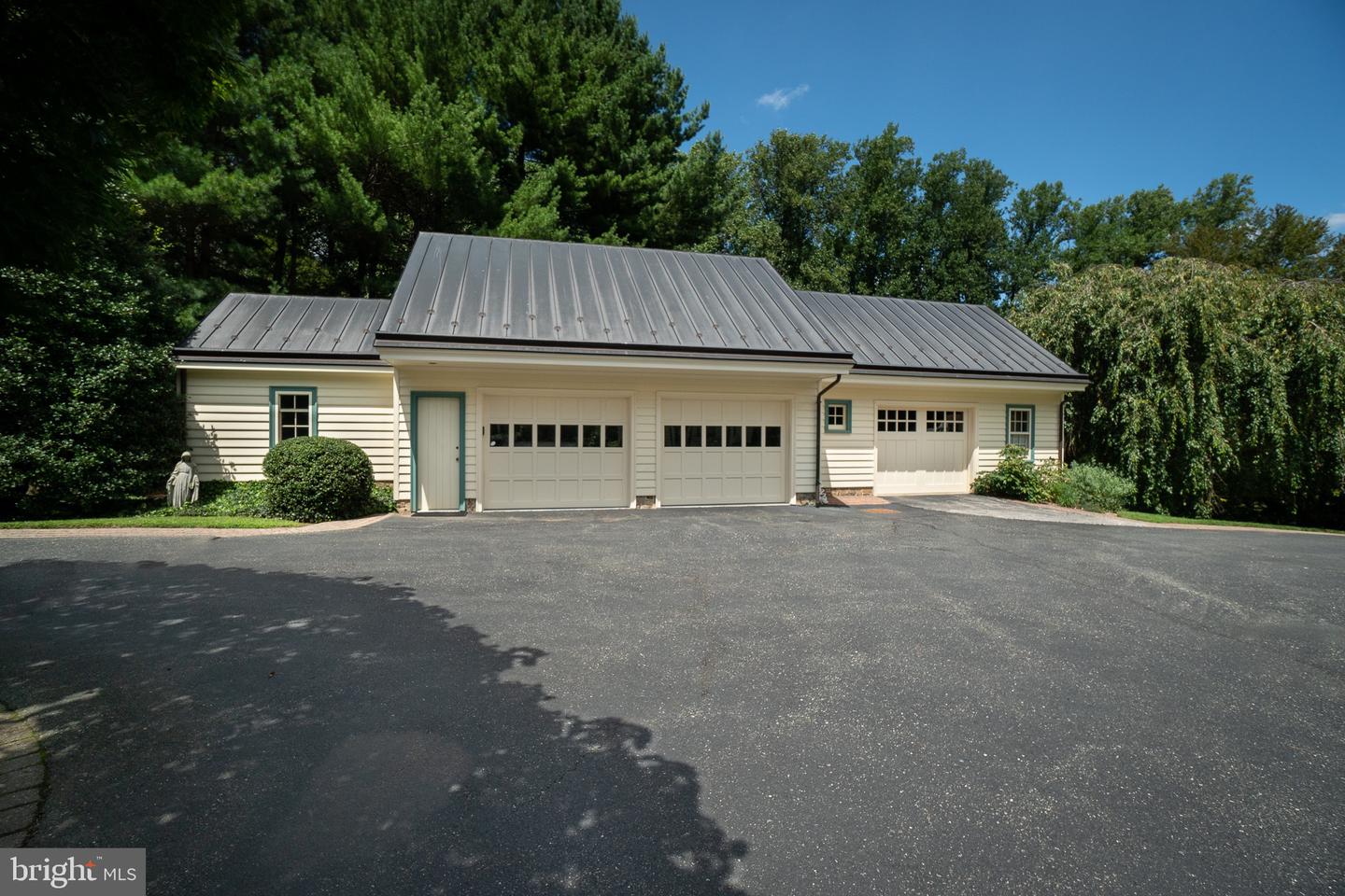 1255 Hollow Rd Property Photo 3