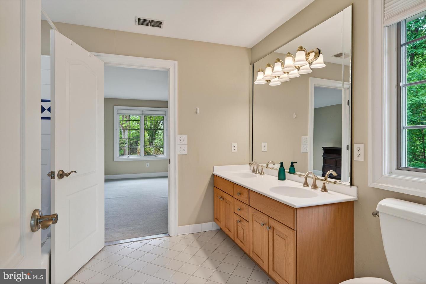 606 Longchamps Dr Property Photo 41