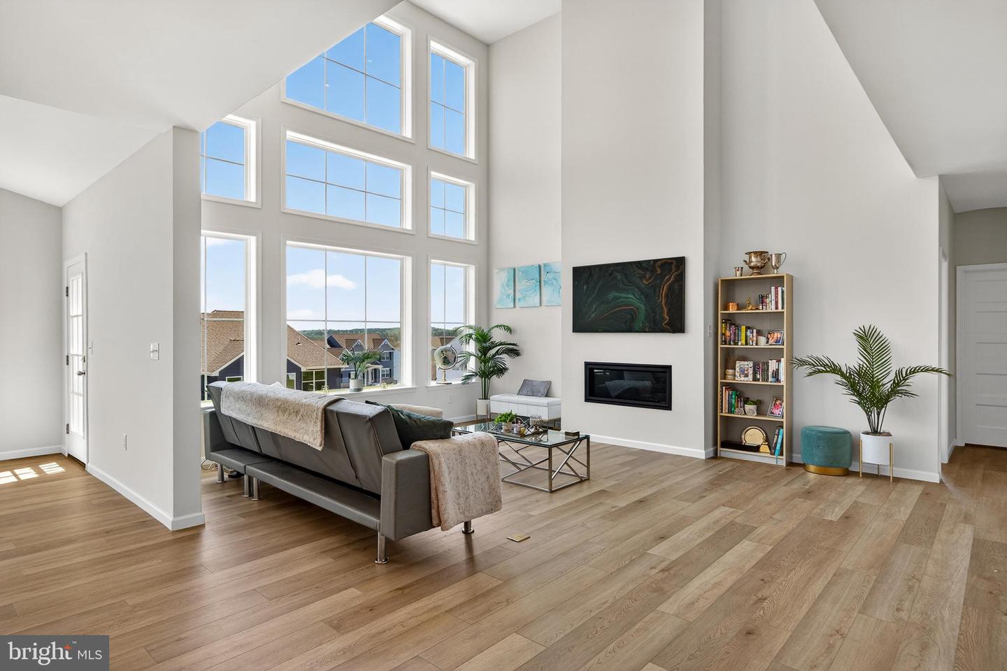 925 Marina Ct Property Photo 4
