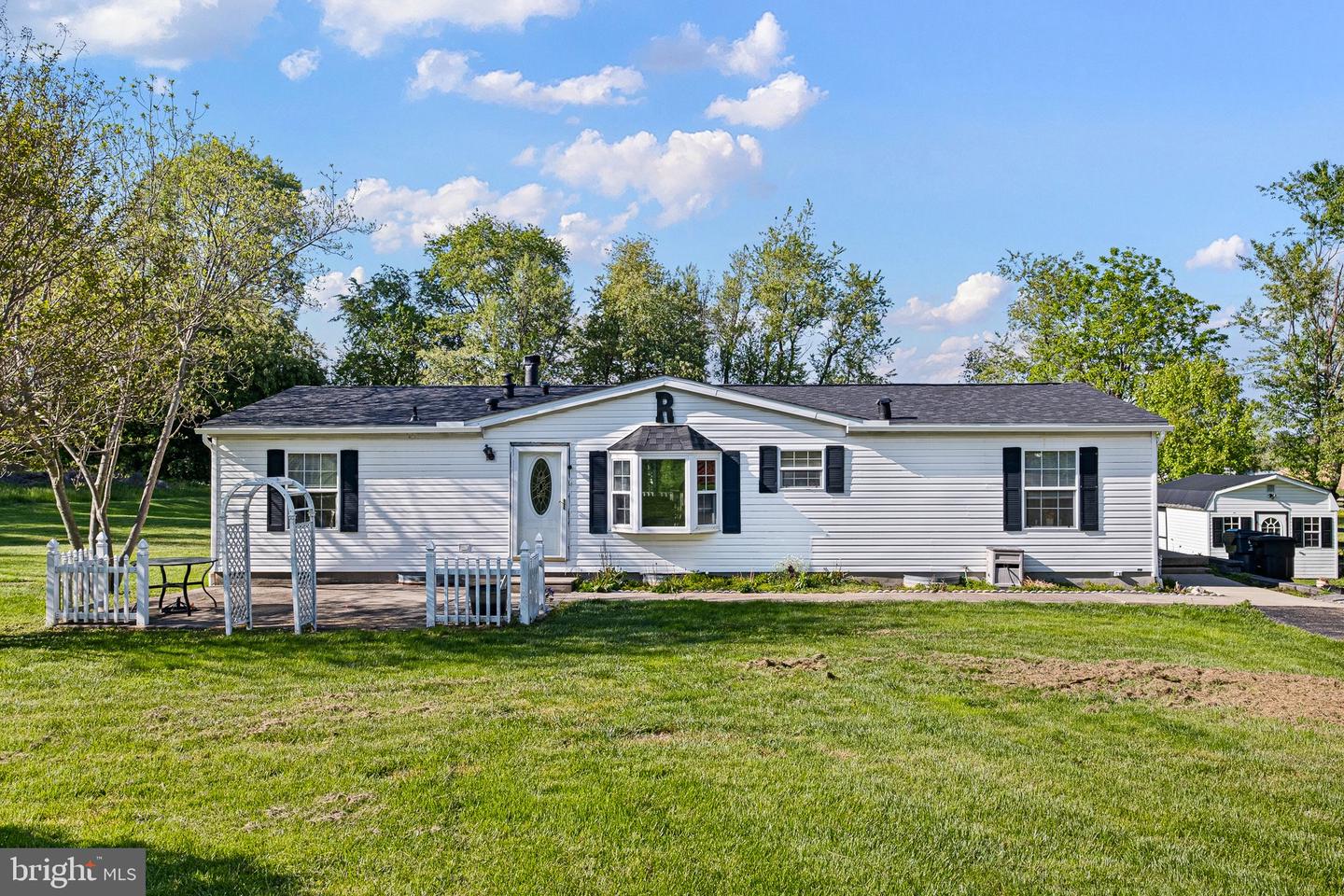 1813 Twin House Rd Property Photo 1