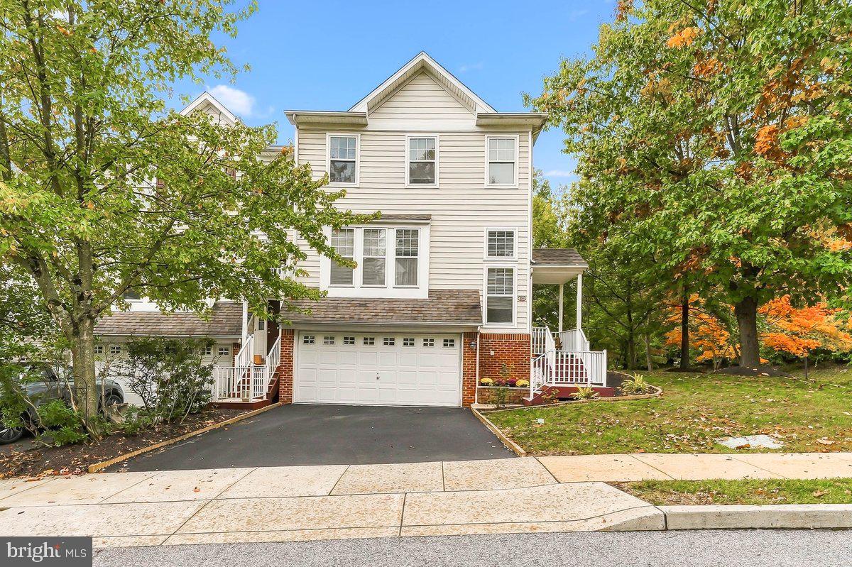 100 STRATFORD CT Property Photo 1