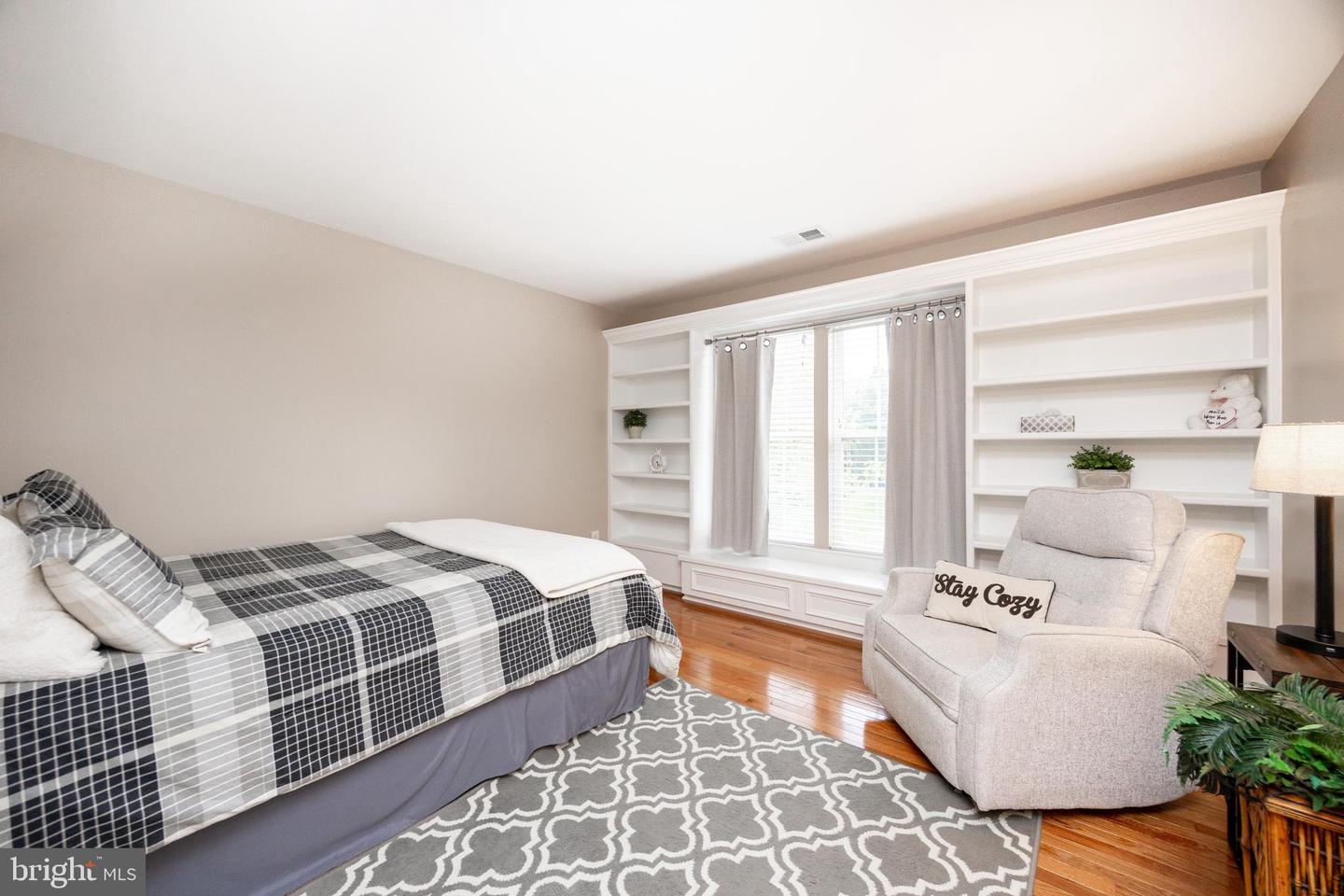 1538 Tattersall Way Property Photo 34