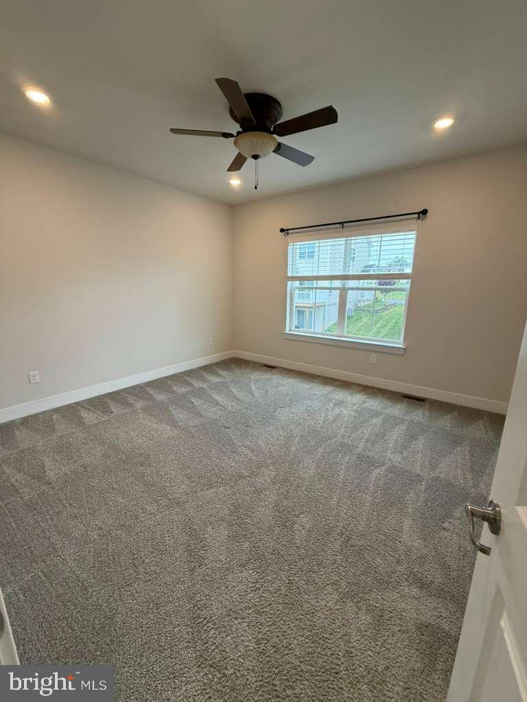 704 Peony Ln Property Photo 3