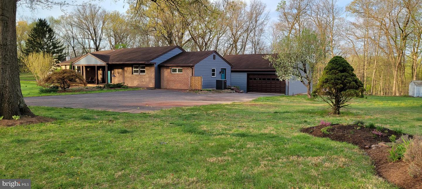 128 Mark Dr Property Photo 3