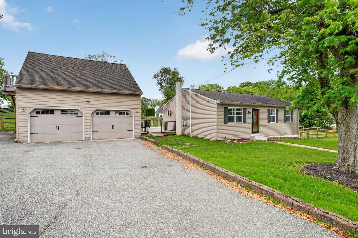388 Hipkins Rd Property Photo 2