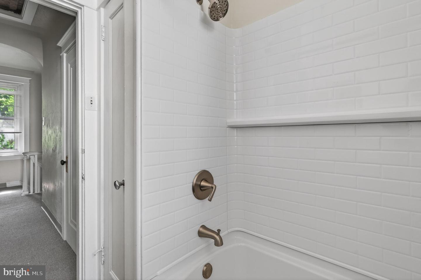 332 W Washington St #unit 2 Property Photo 7