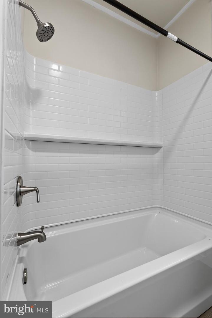 332 W Washington St #unit 2 Property Photo 8