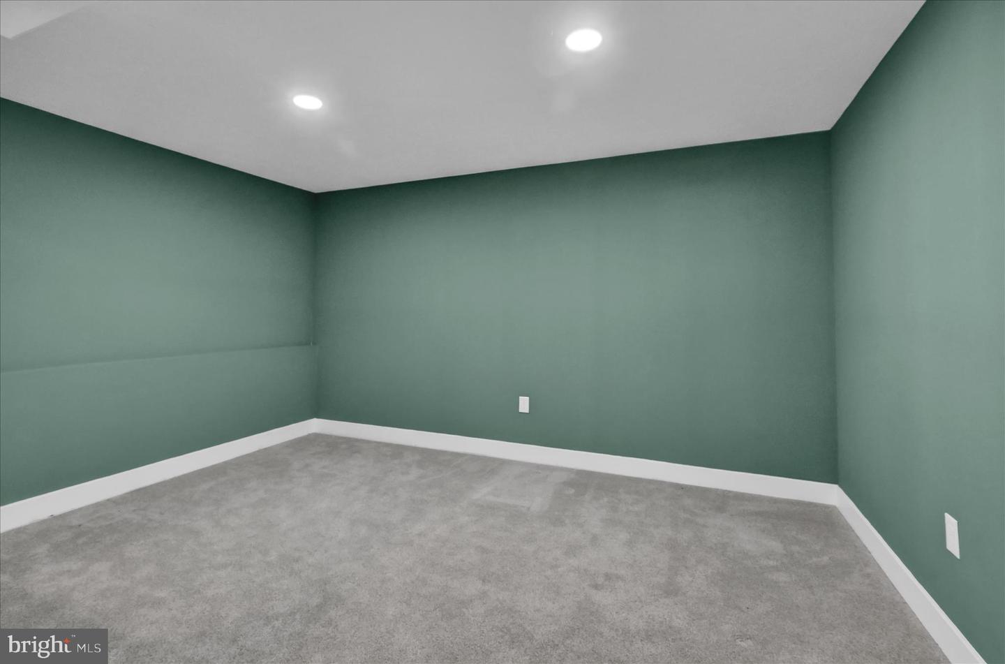645 Martin Dr Property Photo 35