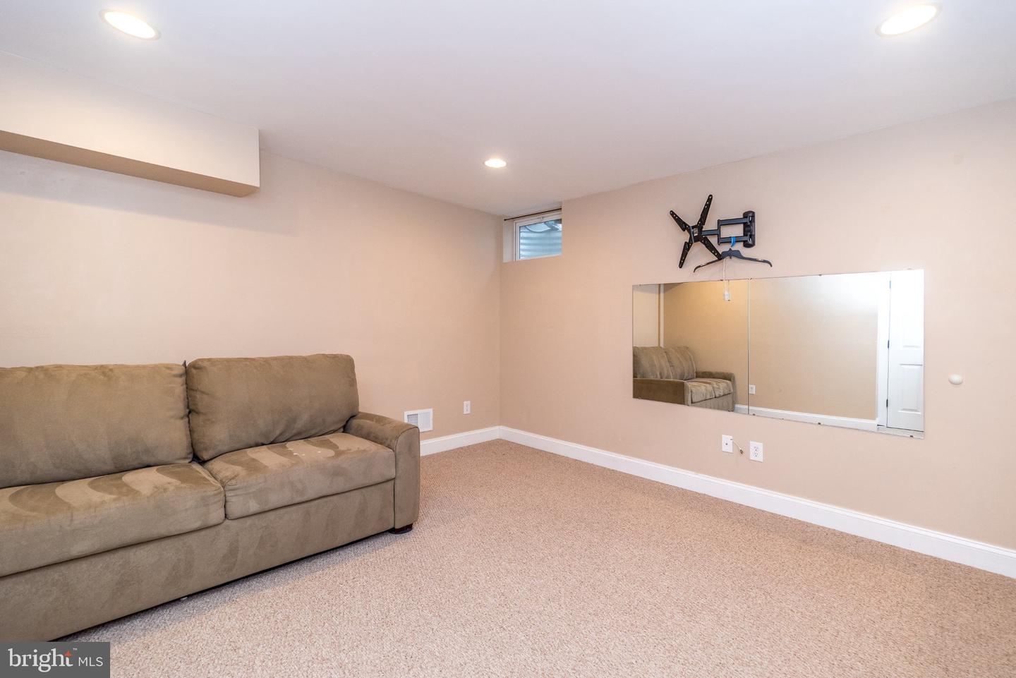 34 Lukens Dr Property Photo 5