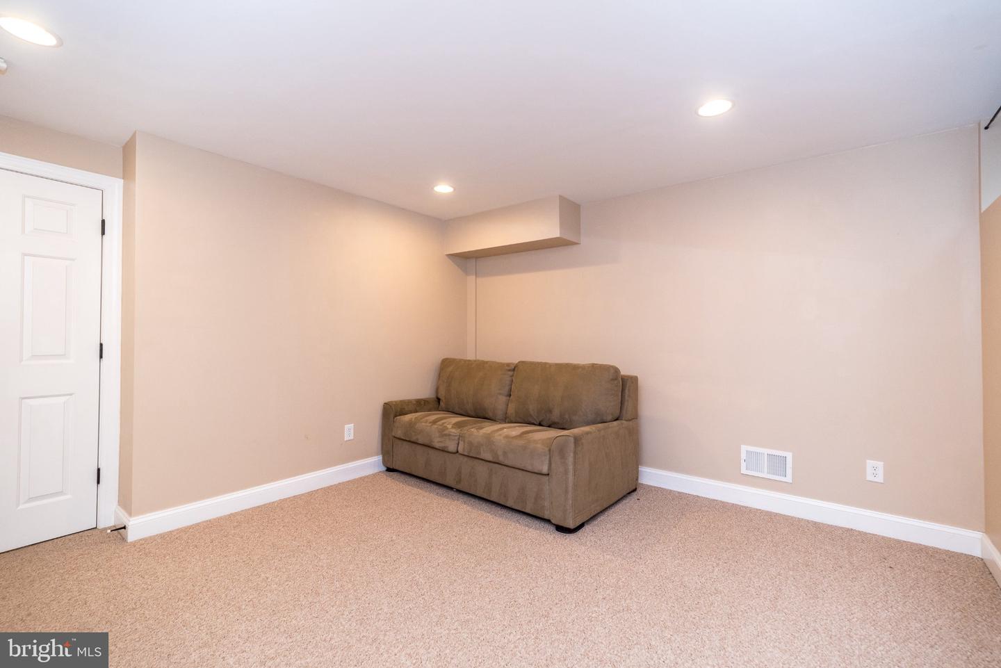 34 Lukens Dr Property Photo 6