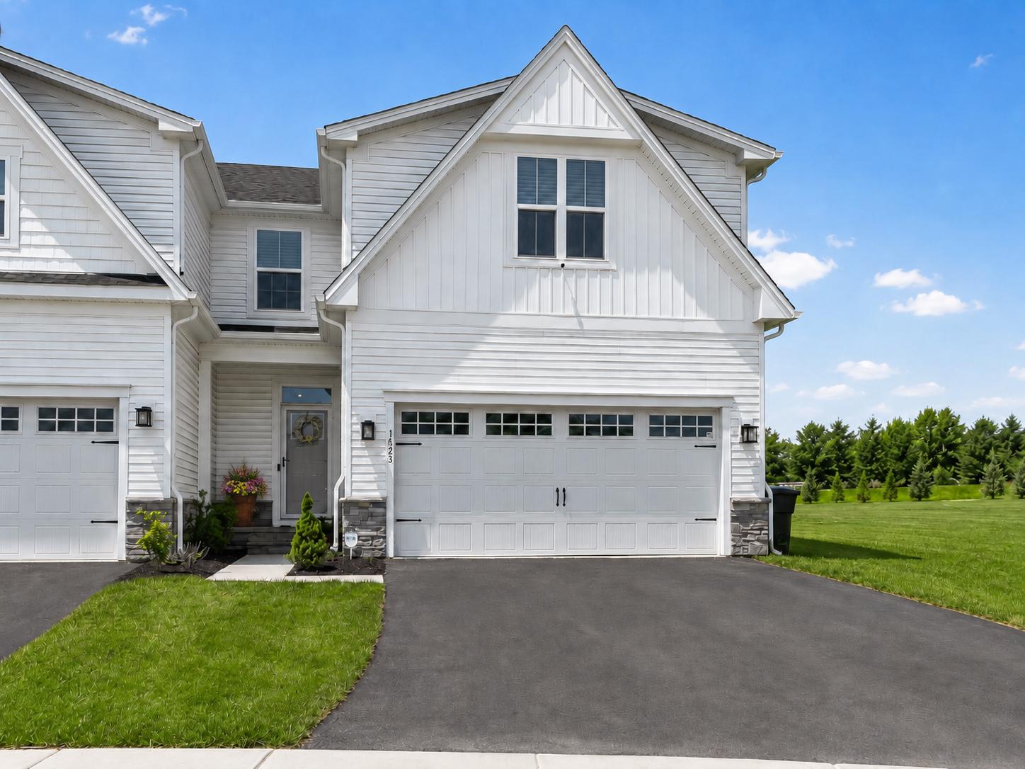 1623 Hydrangea Way Property Photo 1
