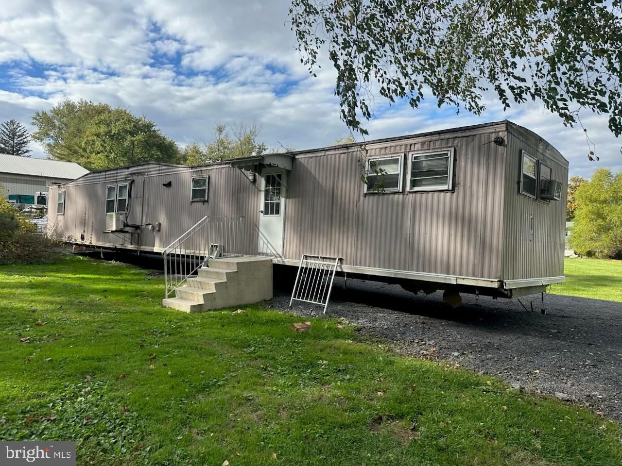 269 Kelton Rd Property Photo 1