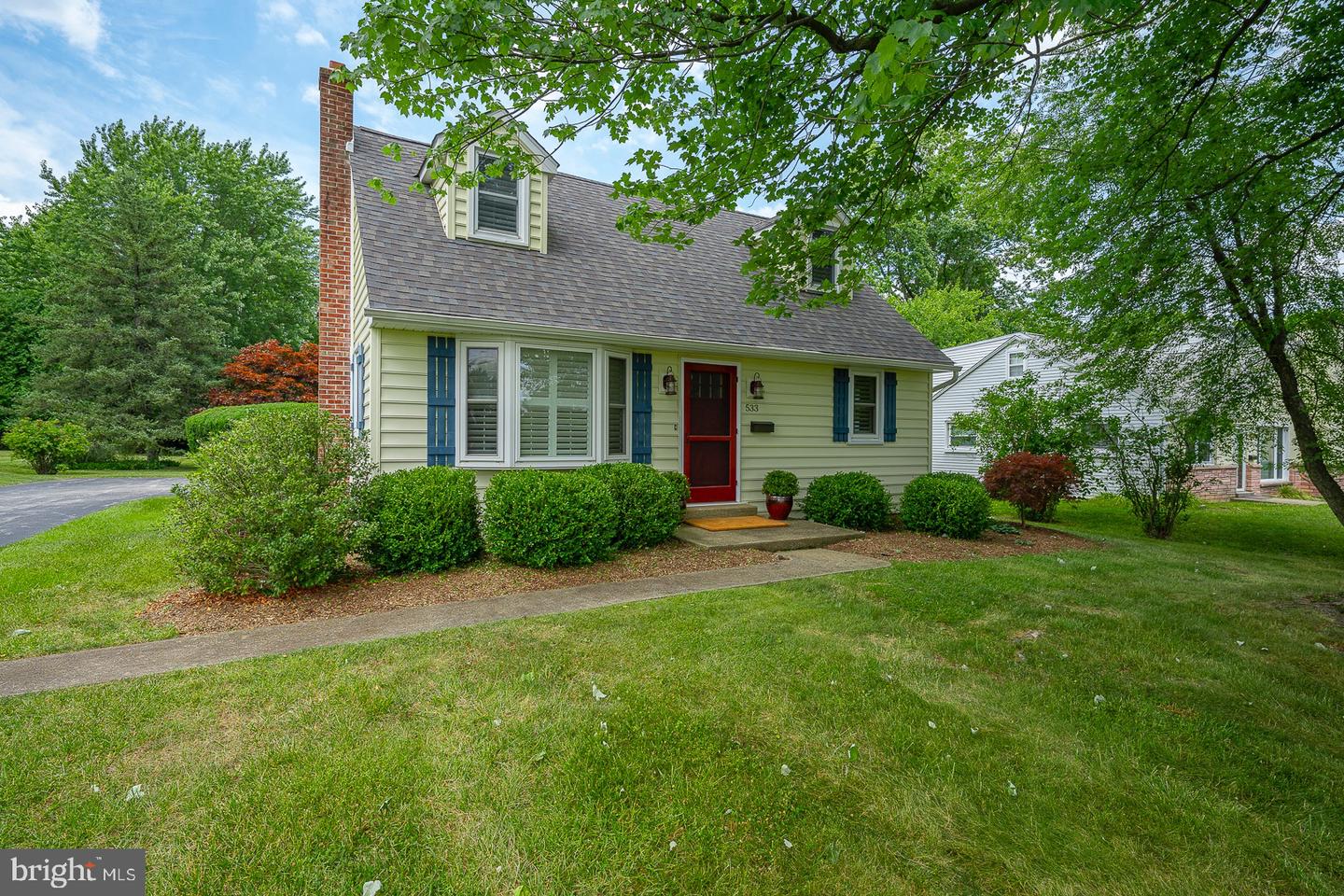 533 MONUMENT AVE Property Photo 1