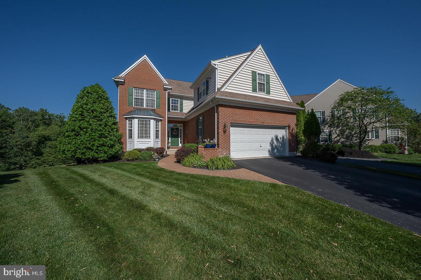 12 Shady Brook Ln Property Photo 1