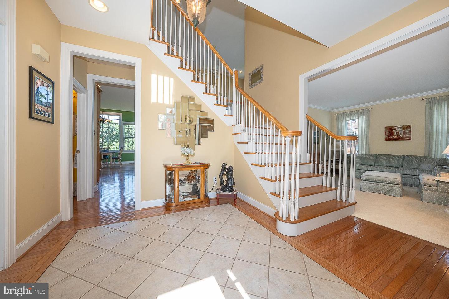 12 Shady Brook Ln Property Photo 4