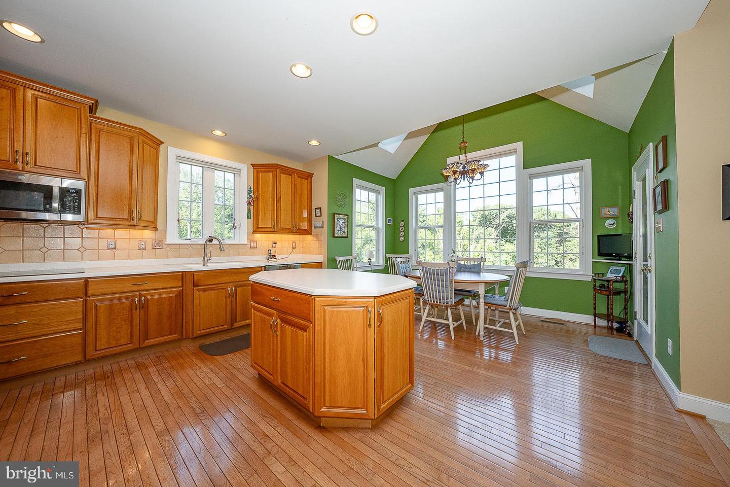 12 Shady Brook Ln Property Photo 21