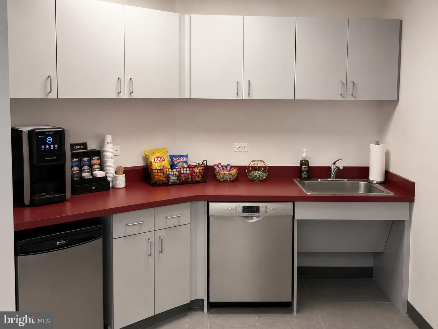 10 High Property Photo 6