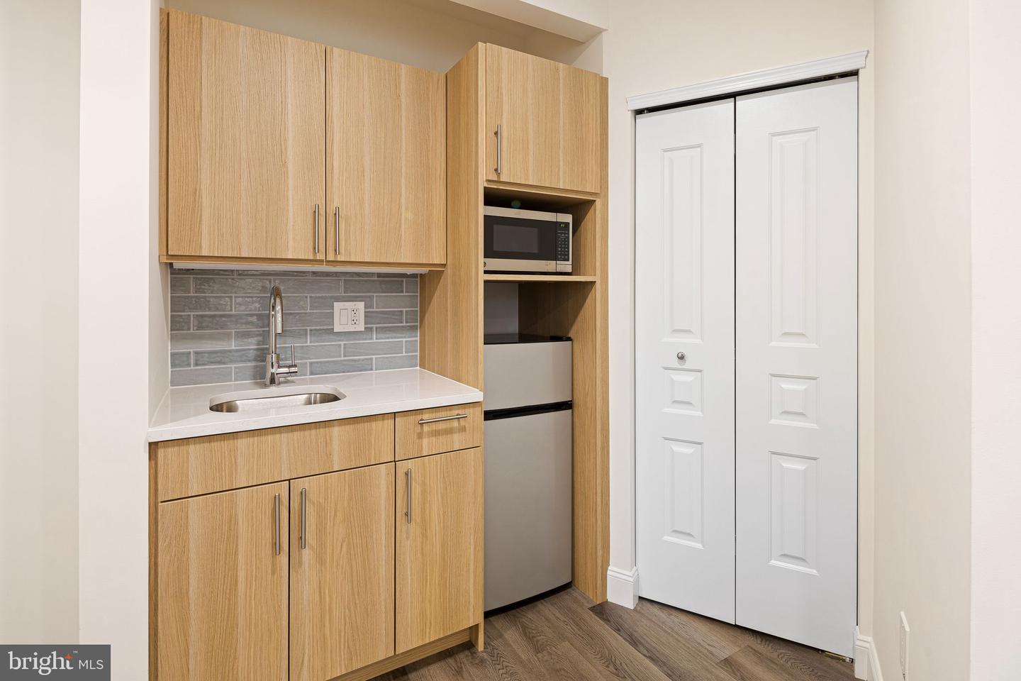 301 Victoria Gardens Dr Property Photo 45