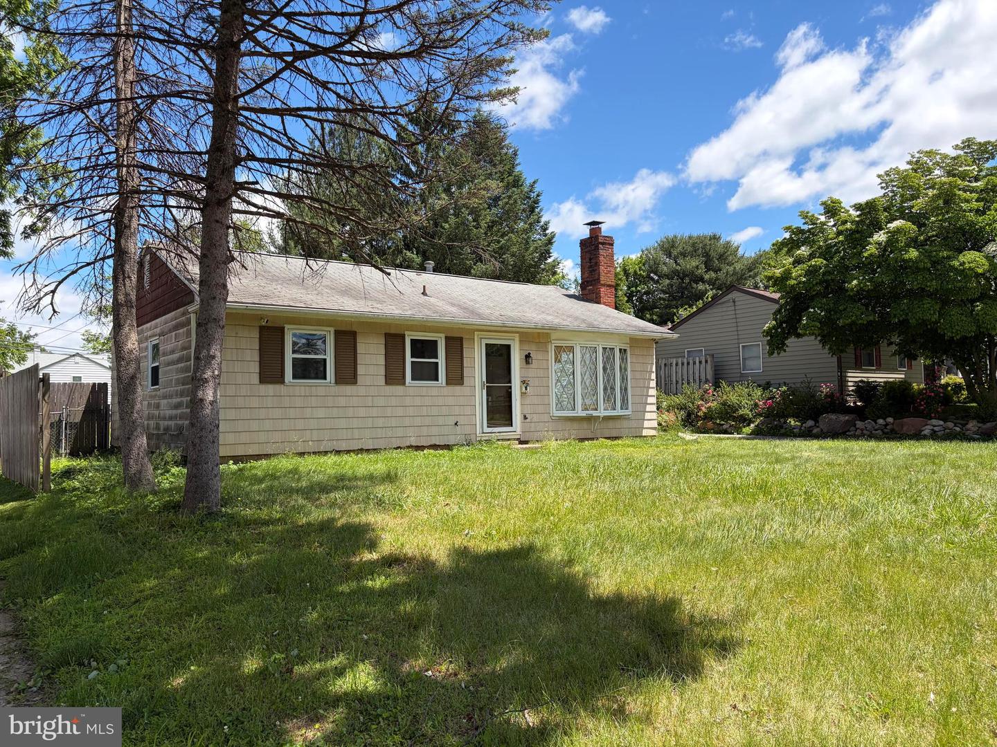 107 Manor Rd Property Photo 1