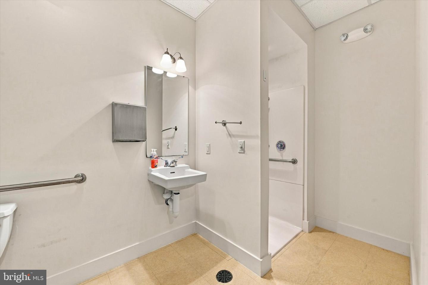 400 Old Forge Ln #404 Property Photo 6