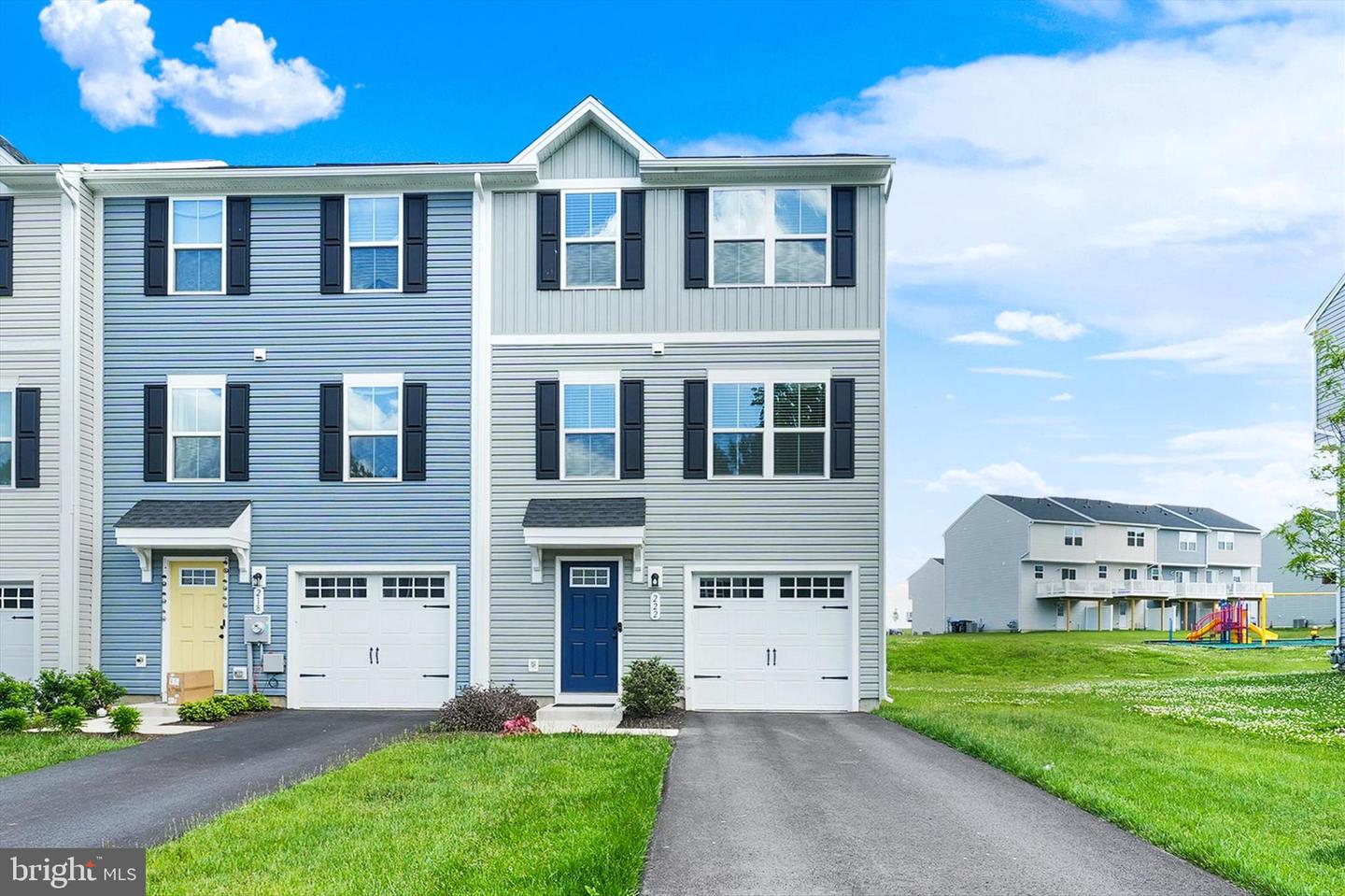 222 HAMILTON LN