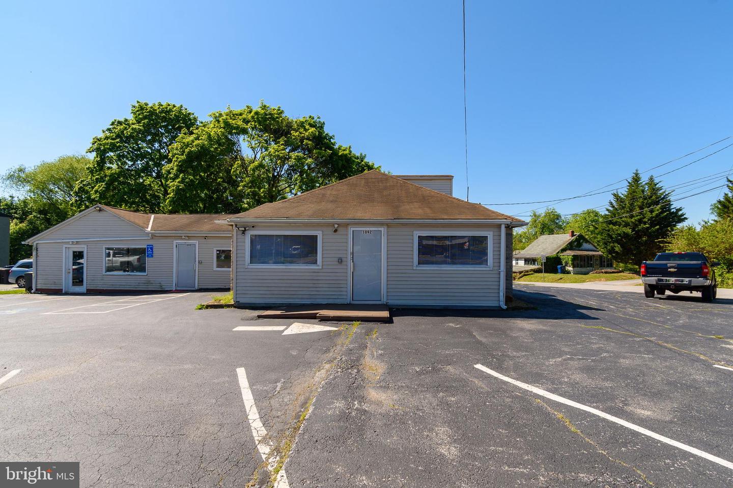 1092 W Lincoln Hwy Property Photo 1