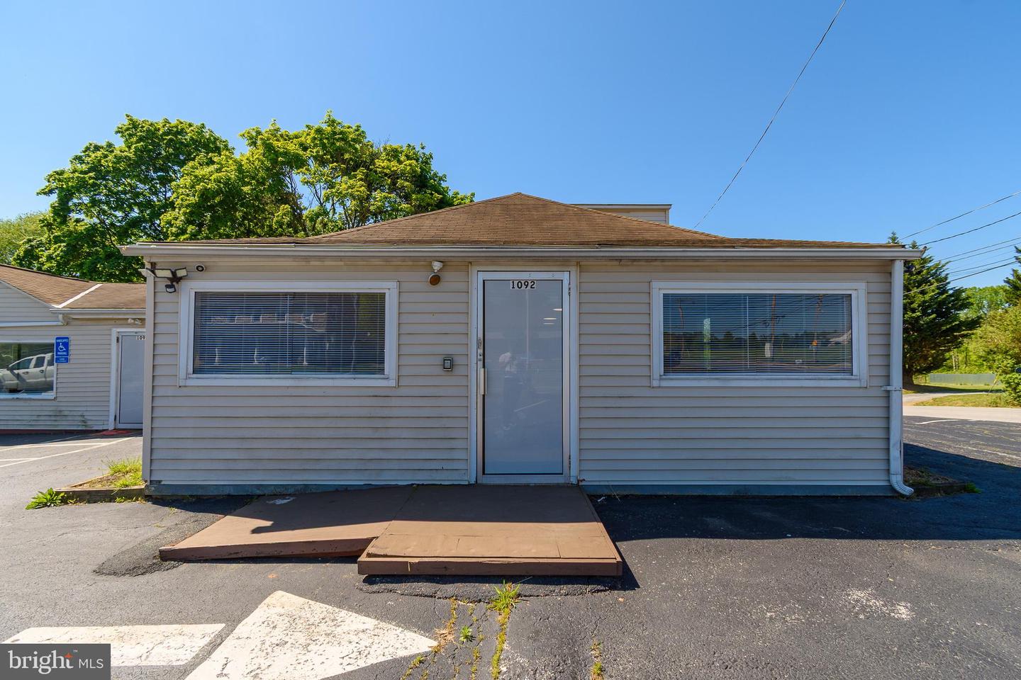 1092 W Lincoln Hwy Property Photo 3