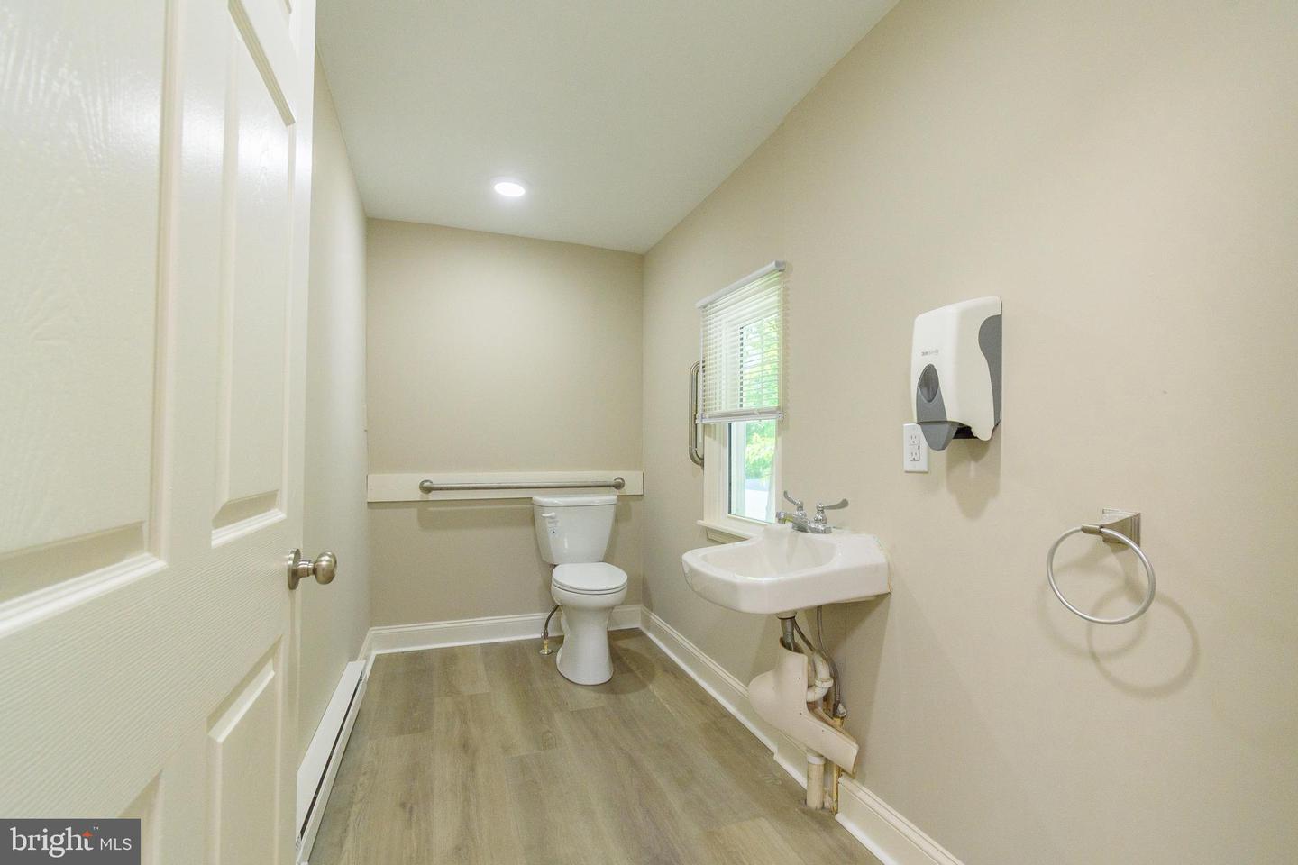 1092 W Lincoln Hwy Property Photo 13