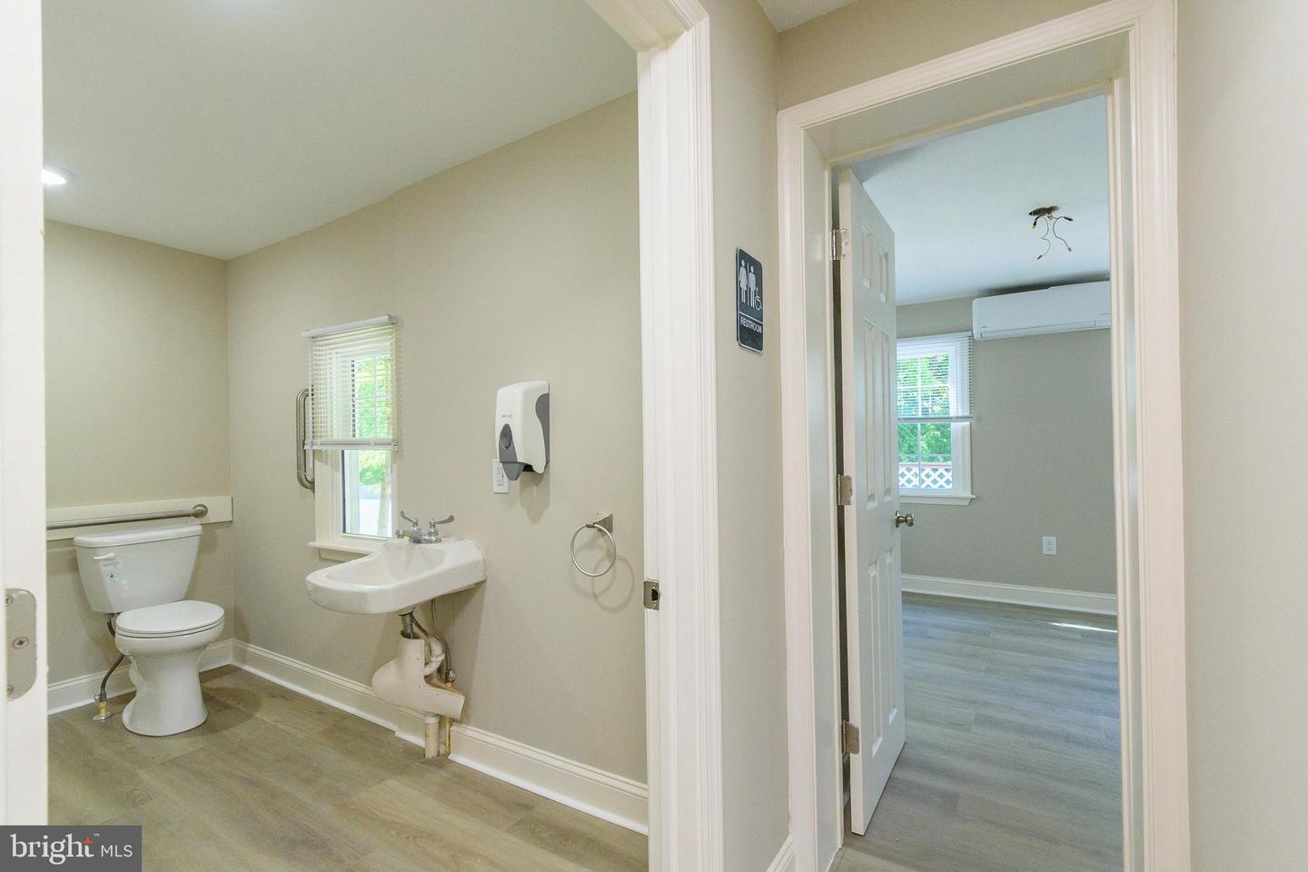 1092 W Lincoln Hwy Property Photo 14