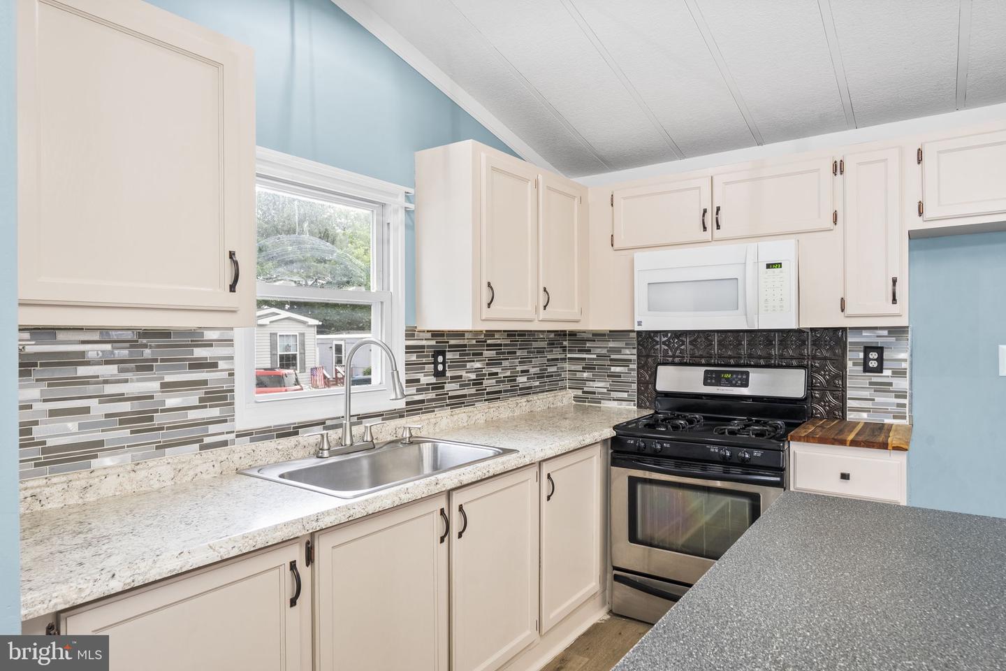 10 Vintage Ln Property Photo 11