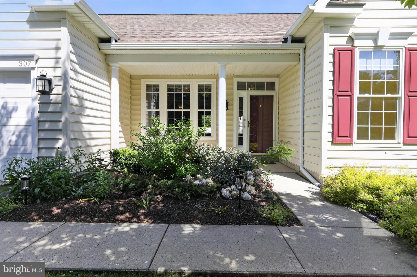 307 Sawgrass Ct Property Photo 2