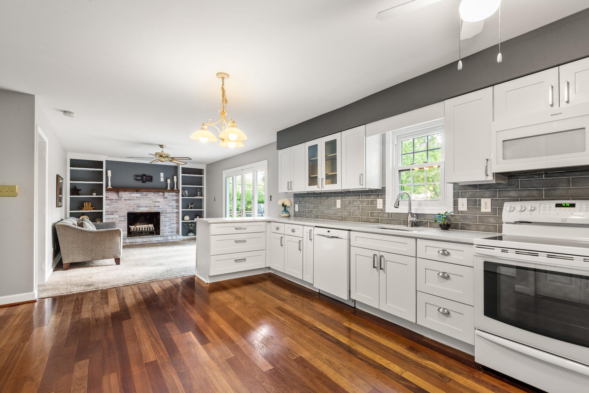 602 Lorient Dr Property Photo 3