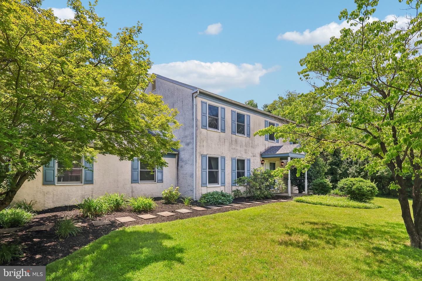 8 Long Dr Property Photo 3