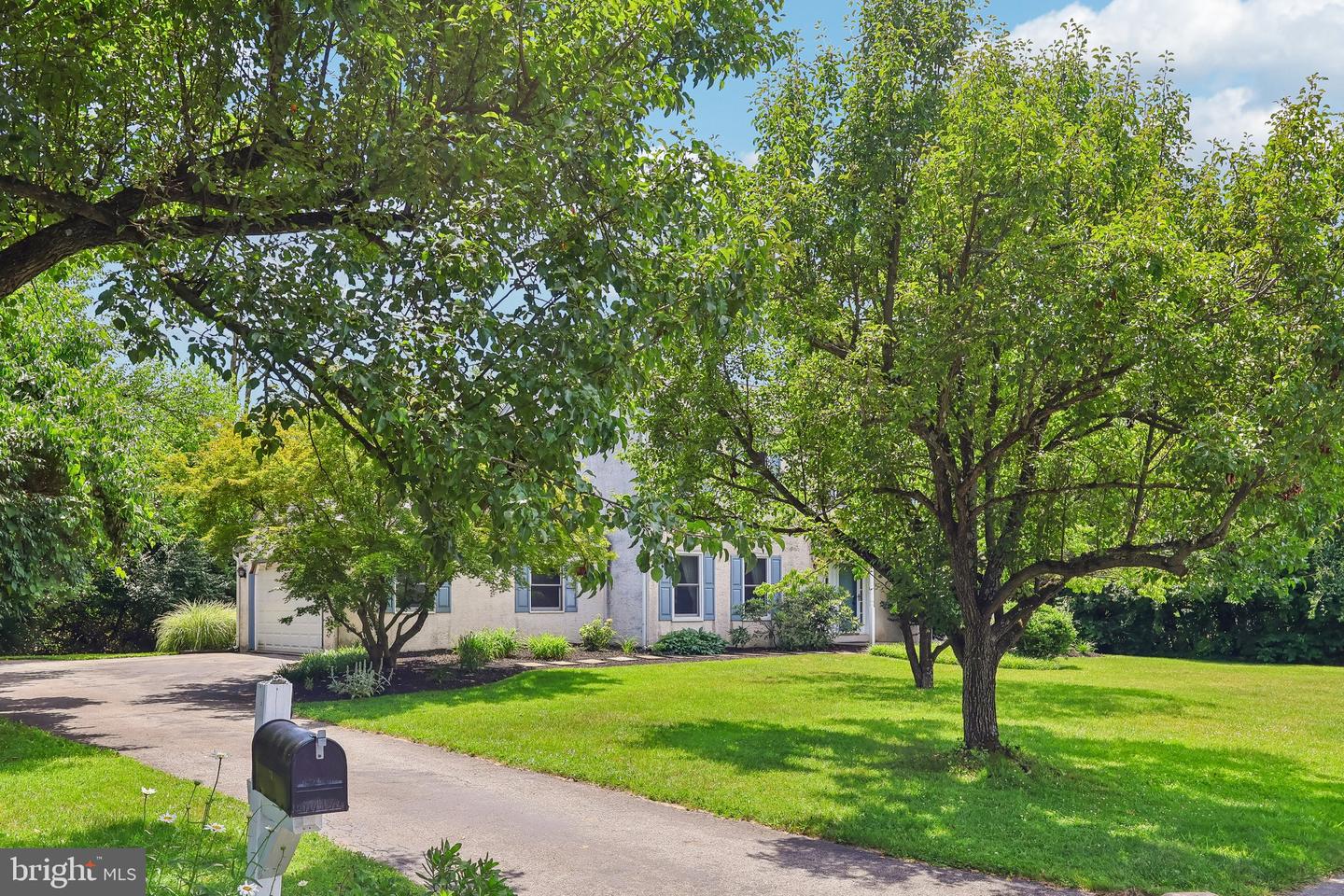 8 Long Dr Property Photo 4
