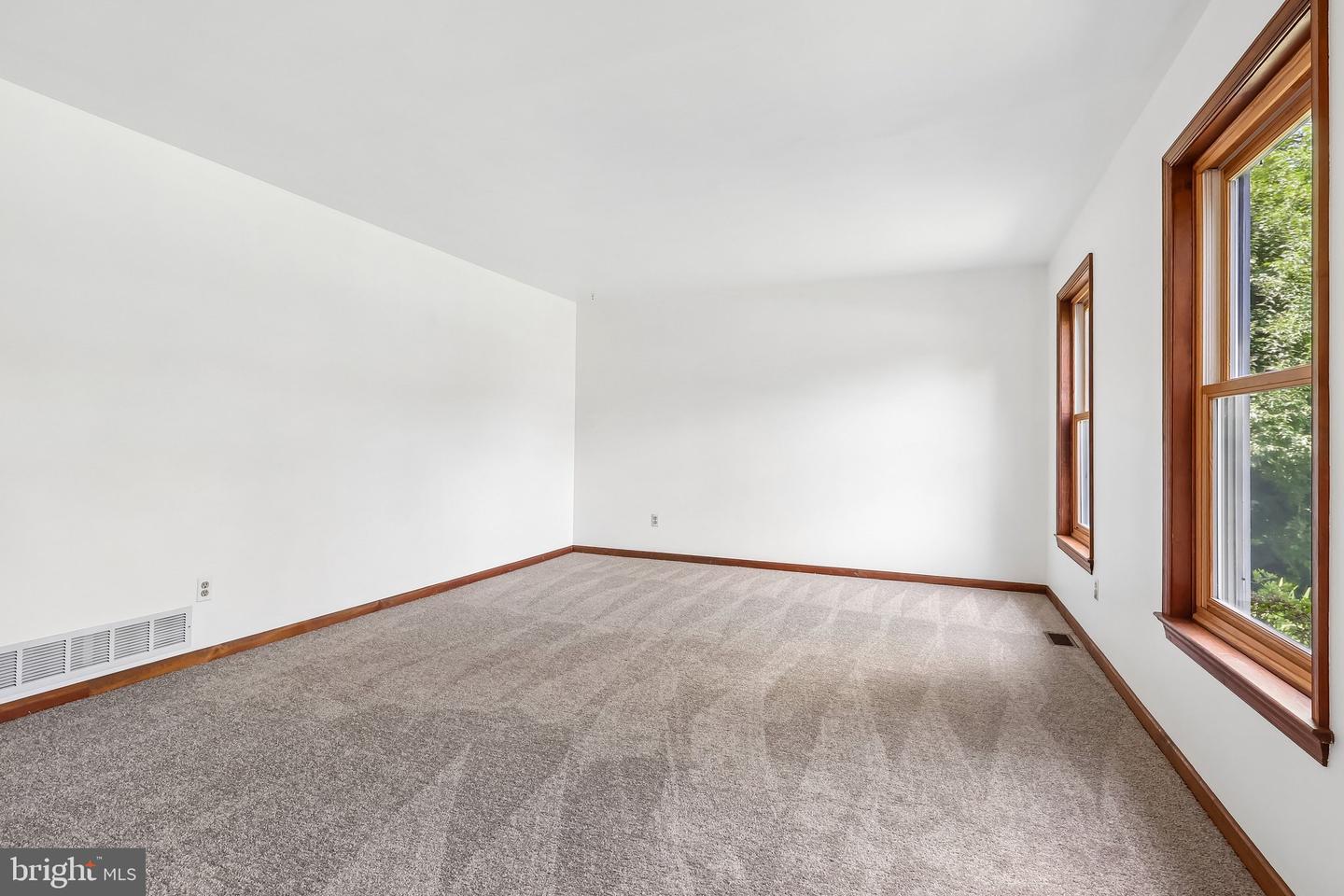 8 Long Dr Property Photo 12