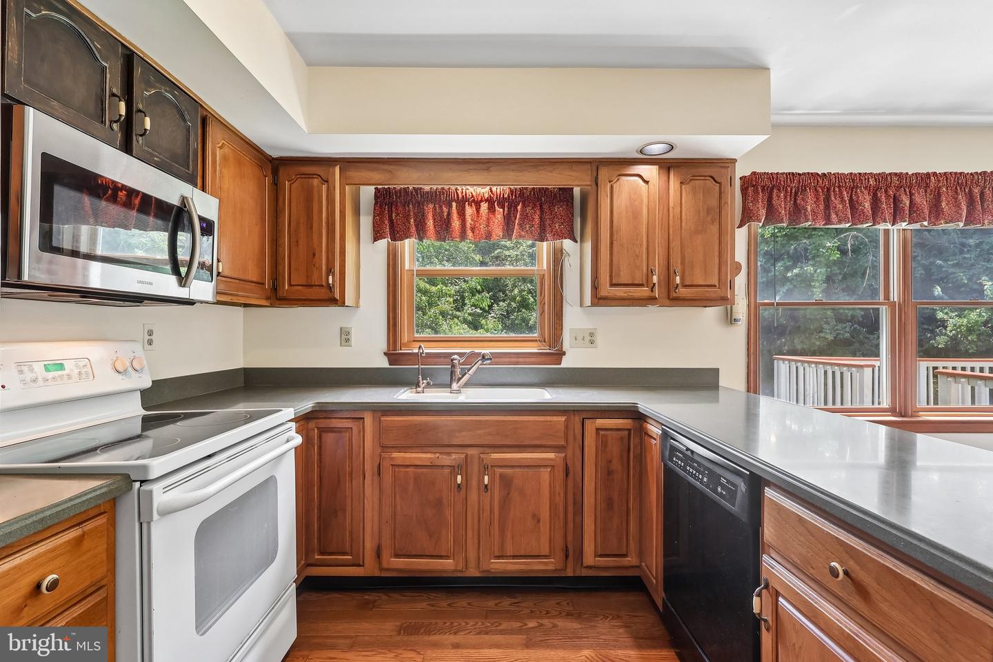 8 Long Dr Property Photo 17