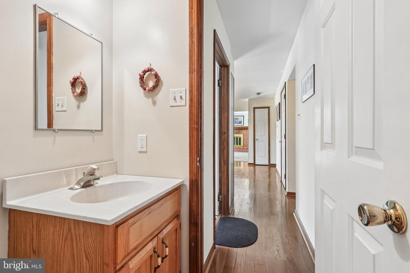 8 Long Dr Property Photo 28