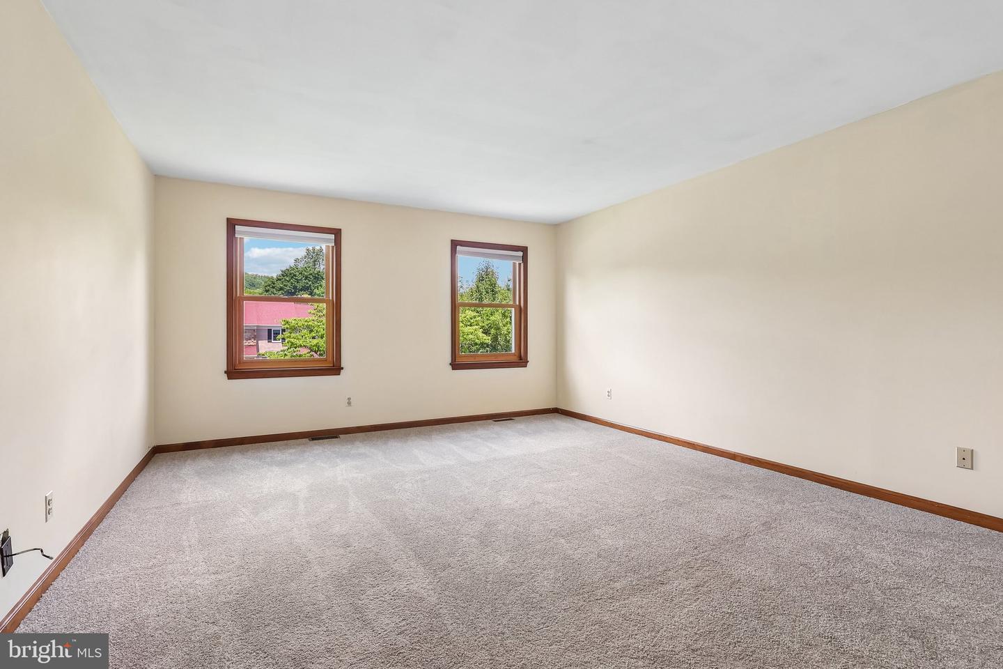 8 Long Dr Property Photo 32