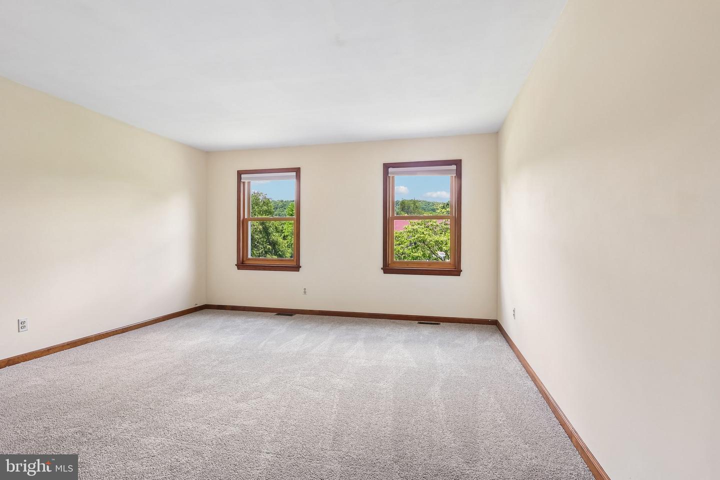 8 Long Dr Property Photo 33