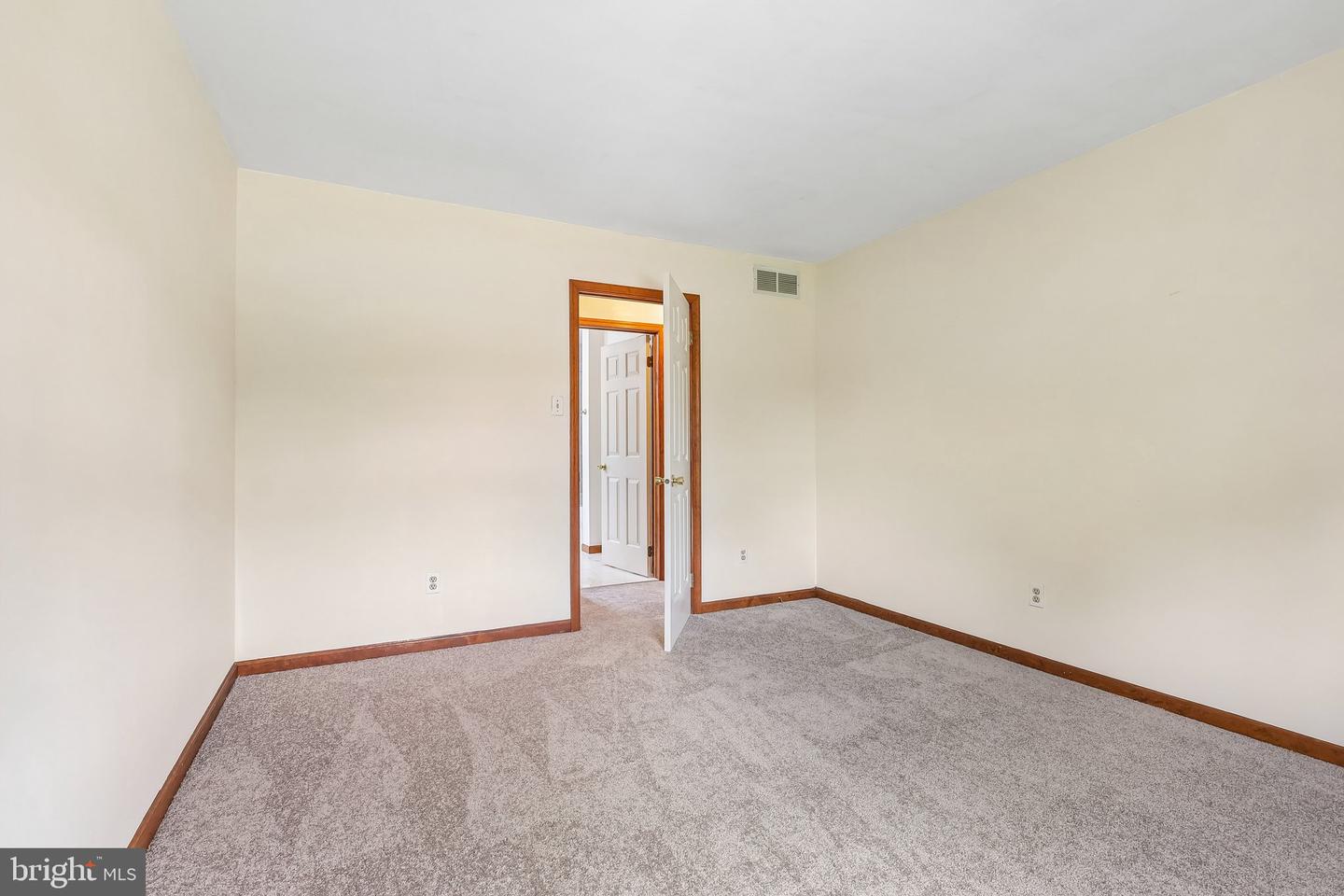 8 Long Dr Property Photo 40