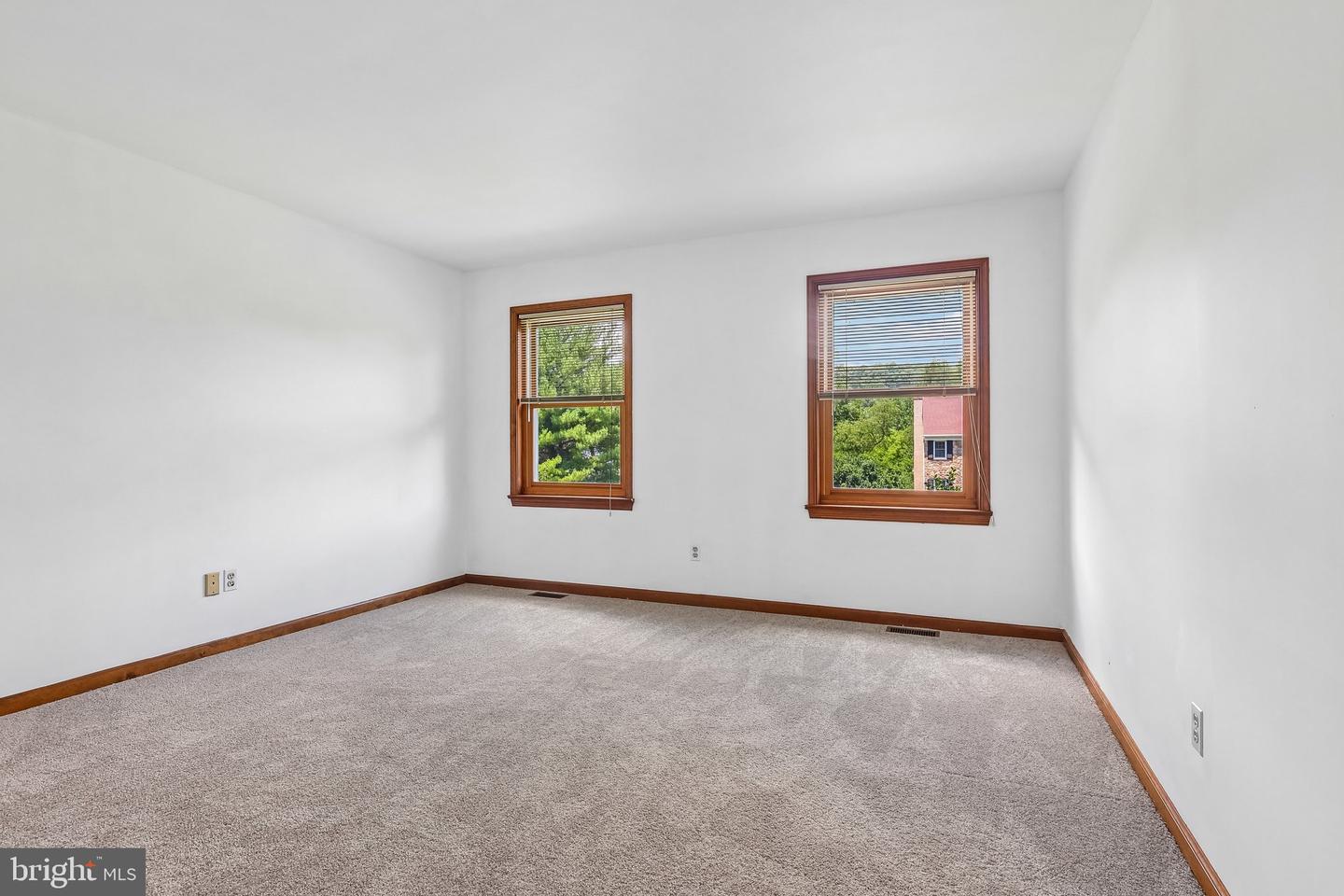 8 Long Dr Property Photo 43