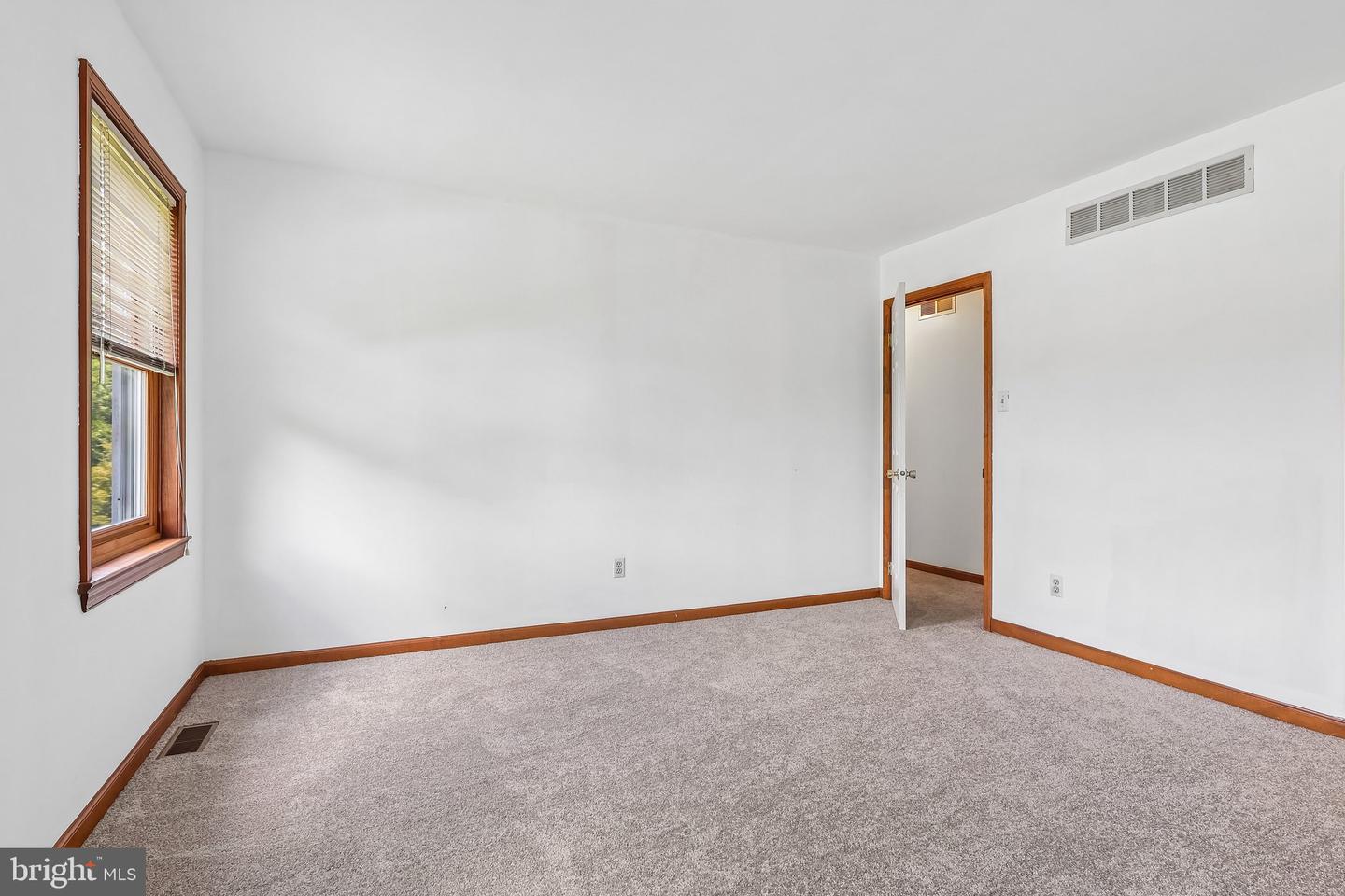 8 Long Dr Property Photo 44