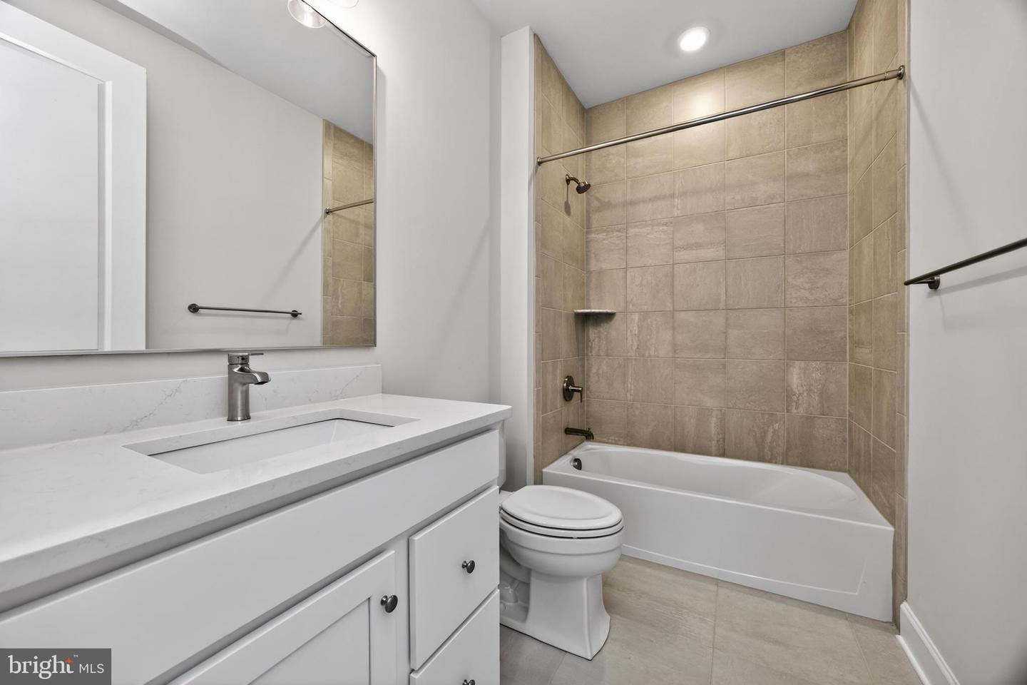 1458 Hydrangea Way Property Photo 17