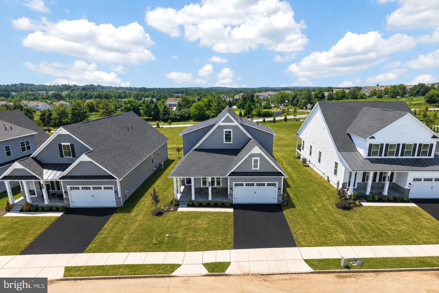 1458 Hydrangea Way Property Photo 32
