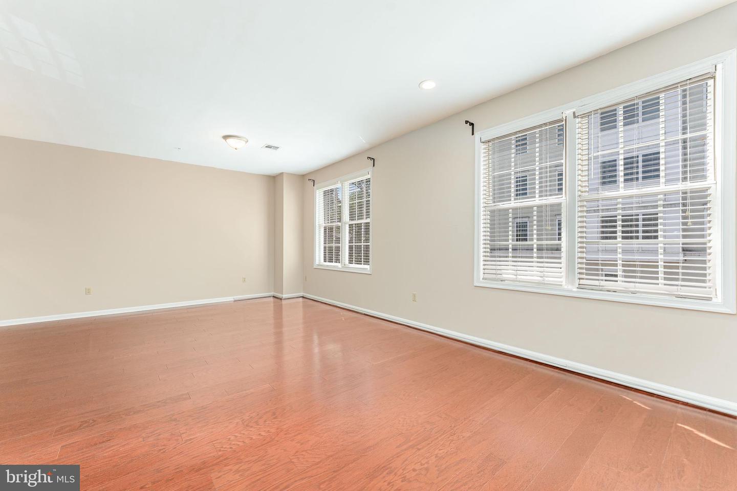 136 Bridge St #302 Property Photo 16