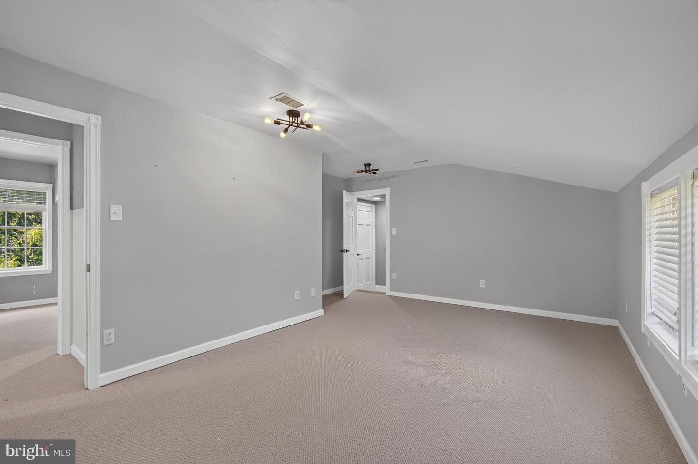 1364 College Hill Dr Property Photo 23