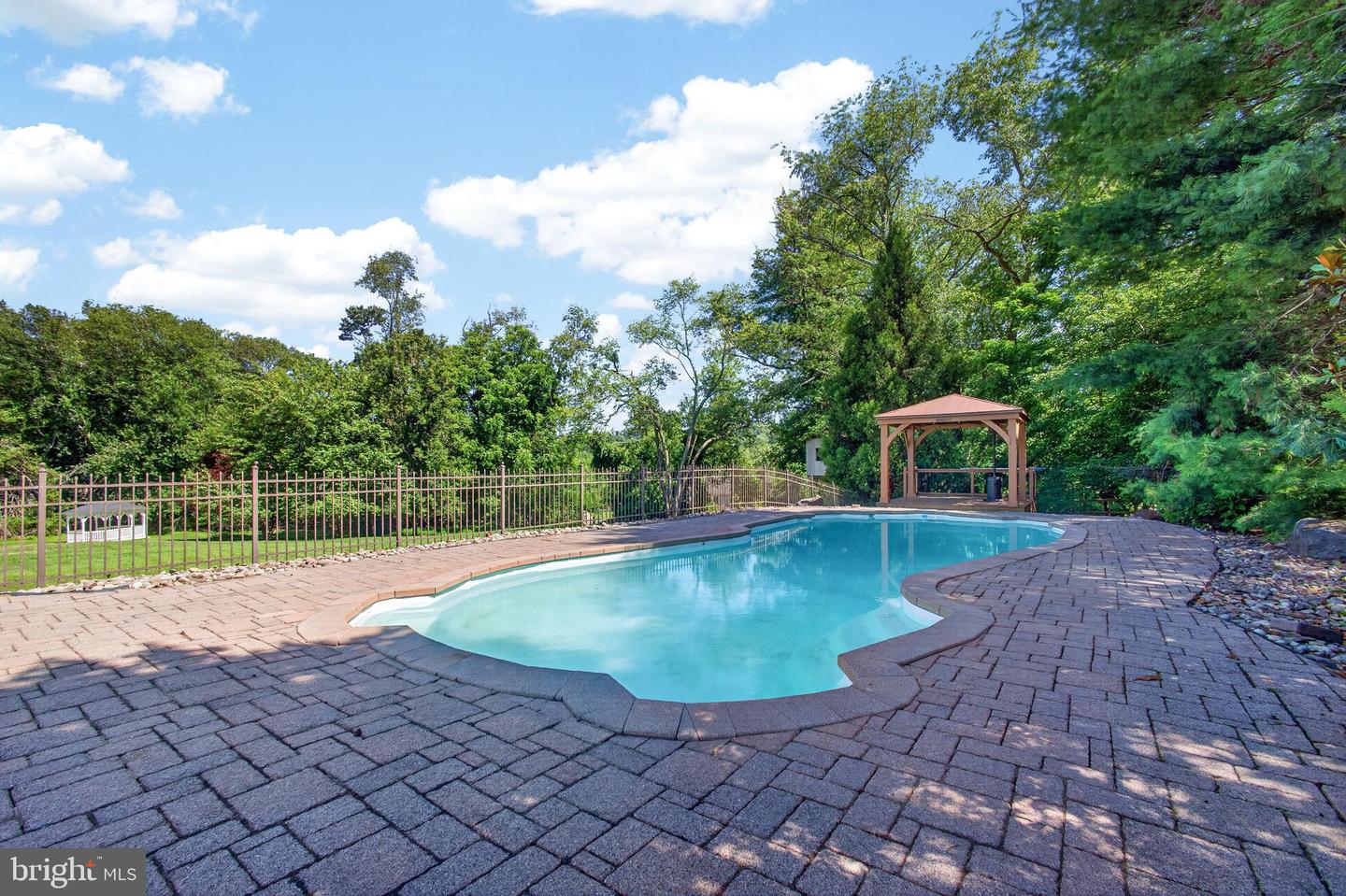 1364 College Hill Dr Property Photo 42