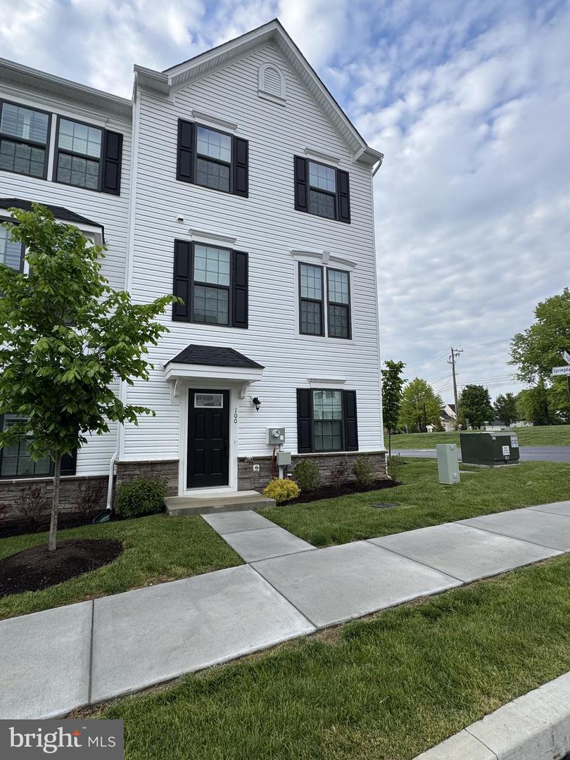 100 Arcadia Way Property Photo 1